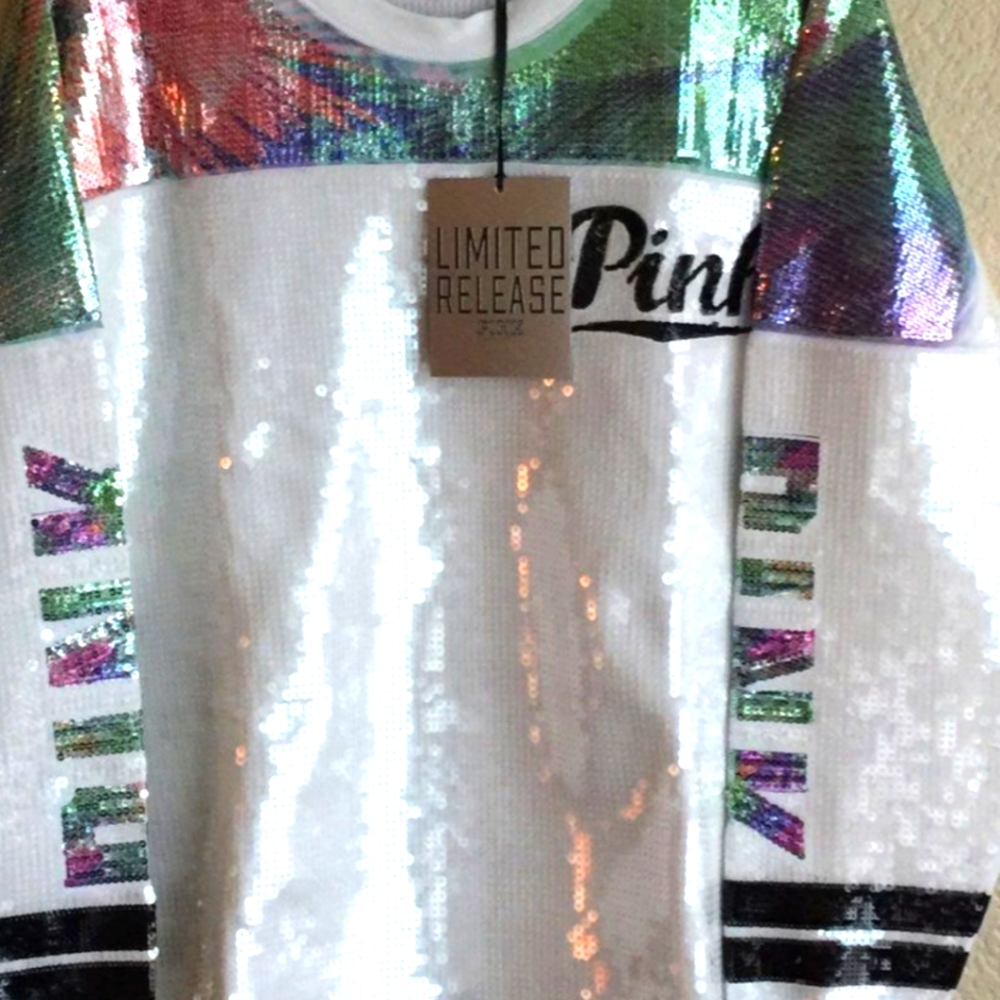 🤩🤩- RARE limited Victoria Secret sequin bling shirt MED